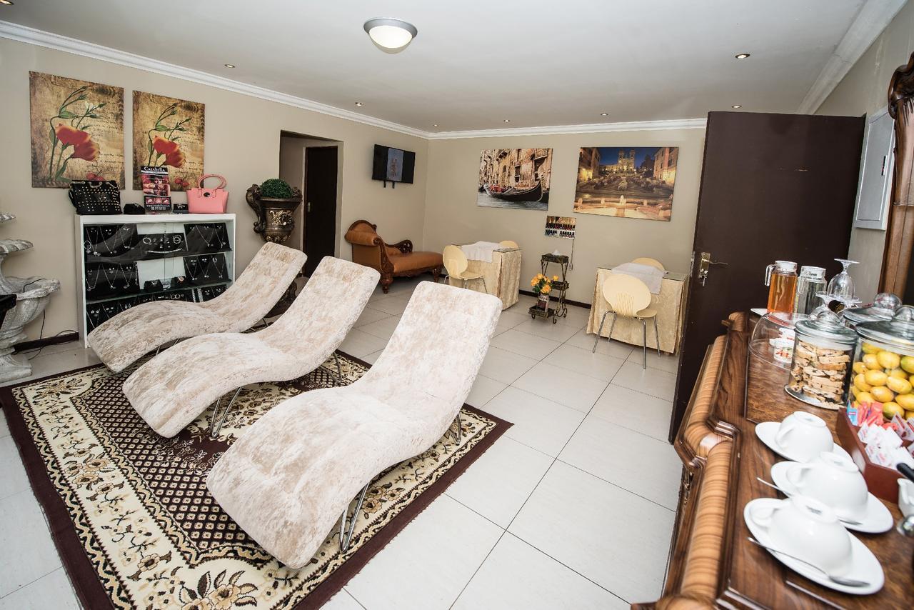 First Group Qwantani Harrismith Exterior foto